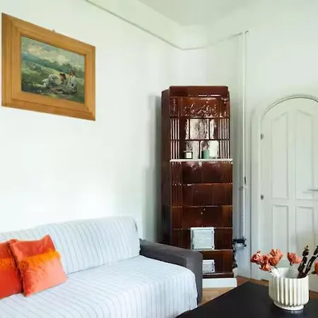 Authentic Interbelic In The Center