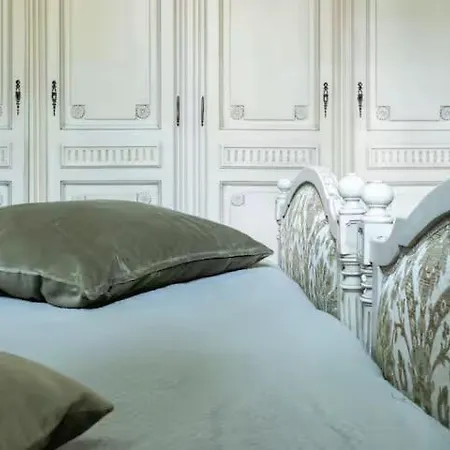 Authentic Interbelic In The Center *