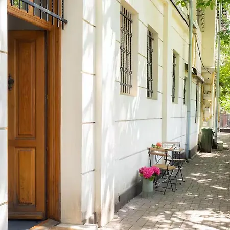 Authentic Interbelic In The Center Apartment Bucharest