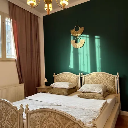 Authentic Interbelic In The Center Appartamento Bucarest