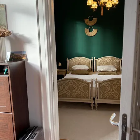 Authentic Interbelic In The Center Apartman