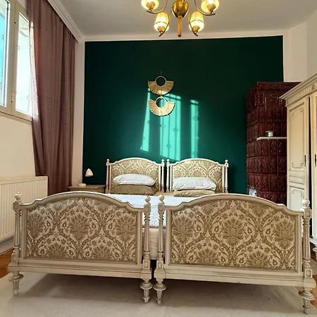 Authentic Interbelic In The Center דירה