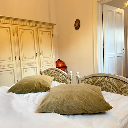 Apartment Authentic Interbelic In The Center Bucharest