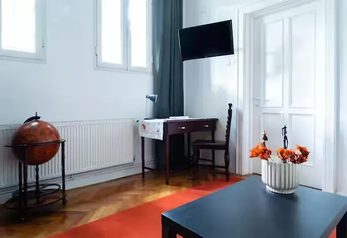 Authentic Interbelic In The Center Apartmán