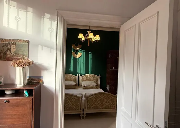 Authentic Interbelic In The Center