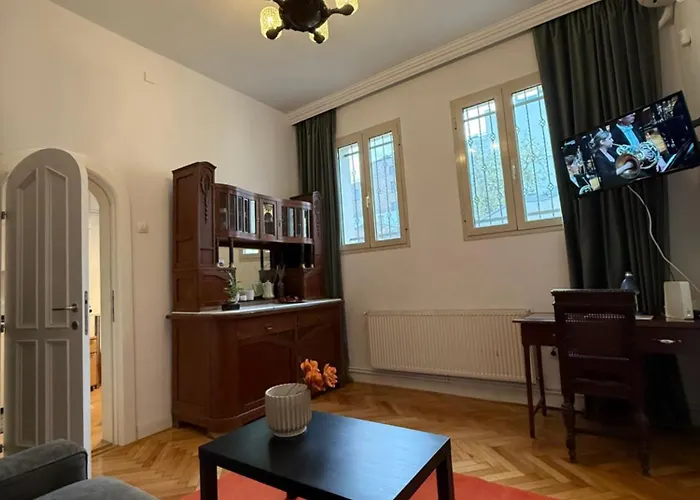 Authentic Interbelic In The Center 아파트