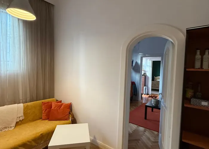 Authentic Interbelic In The Center Apartmán