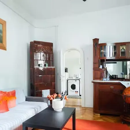 Authentic Interbelic In The Center Appartement *