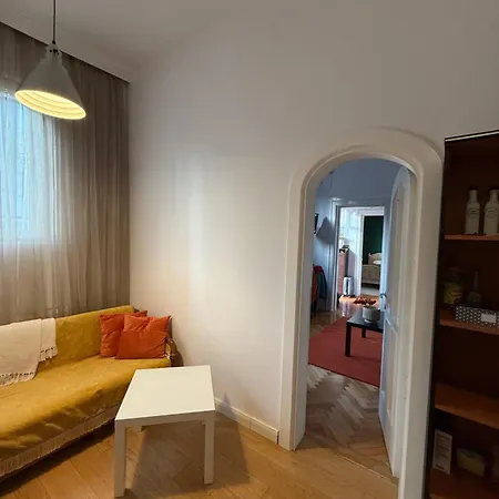 Authentic Interbelic In The Center Appartement