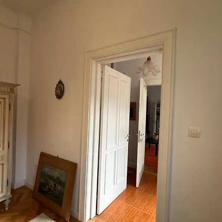 Authentic Interbelic In The Center